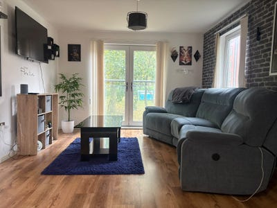 2 bedroom apartment available immediately  Main Photo