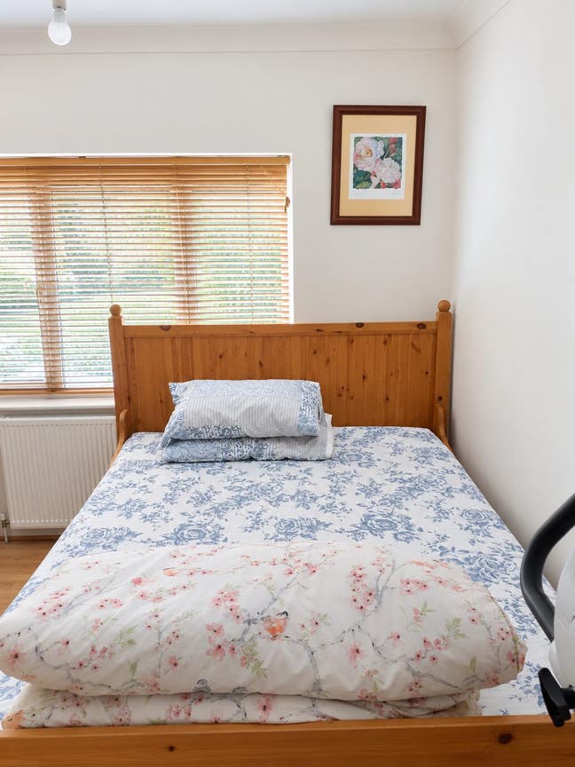 Furnished Room in 4-Bed House In B11 Main Photo