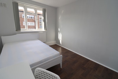 Central Line-2 Top Double Rooms in East Acton Main Photo