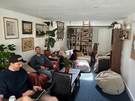 Double room in Holborn flat Nov 20 - Jan 4 Main Photo