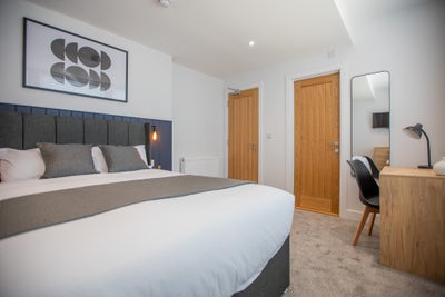 Luxury Ensuite Room. Bills included. Zero Deposit Main Photo