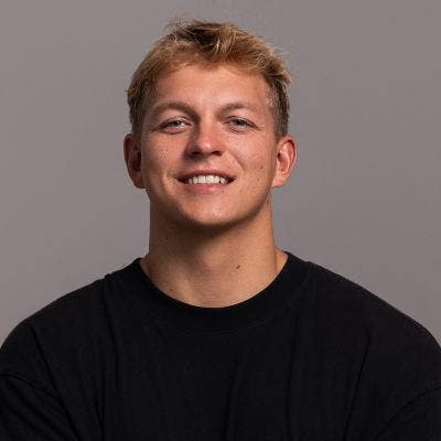 Professional Male seeks a double room Main Photo