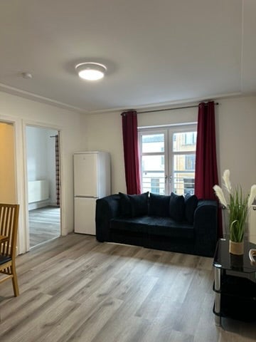 Beautiful Refurbished 3-Bedroom Flat in the City C Main Photo