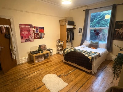 Spacious room takeover in Leeds  Main Photo