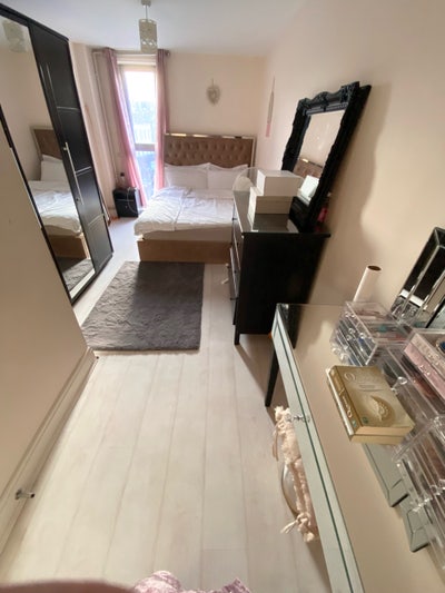 Large Double Room Available in Victoria/Pimlico Main Photo