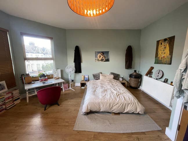 Large Furnished Double Room – Turnpike Lake Main Photo