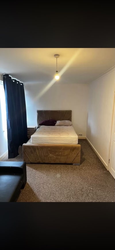 Furnished single room for female (Durham) Main Photo