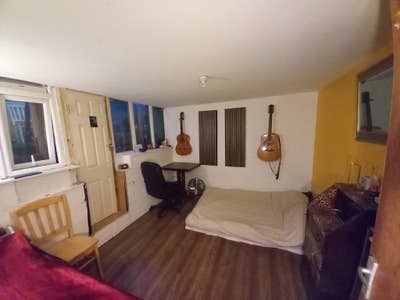Double Room For Rent Manor House Community  Main Photo