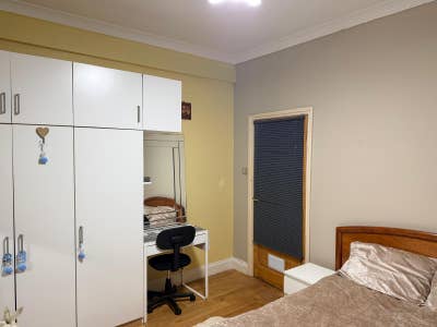  Spacious  Room|4  Baths|Garden  &Conservatory|UB7  Main Photo