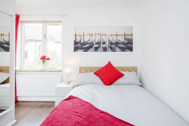 Bright Room close to Central London Main Photo