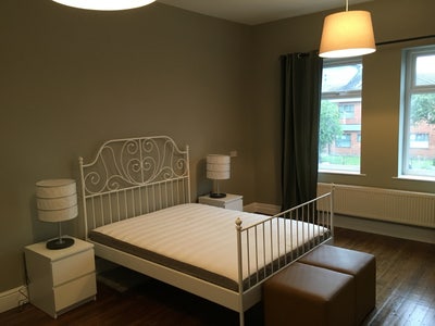 Huge Double Room -Look Here !!! Main Photo