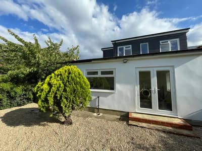 2 studios and a double room with ensuite bathroom Main Photo
