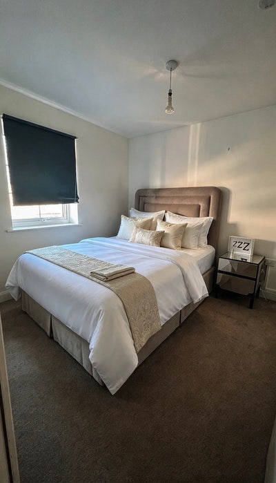 Beautiful Double Room with Glass Wardrobes  Main Photo