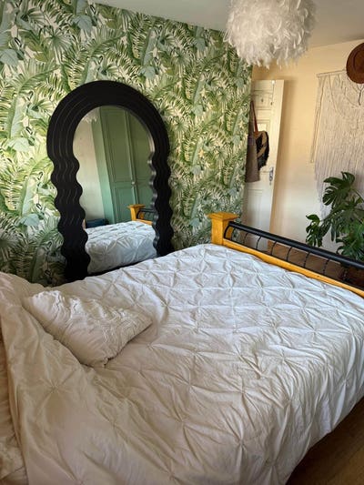 Master Bedroom - all bills, driveway and gardening Main Photo