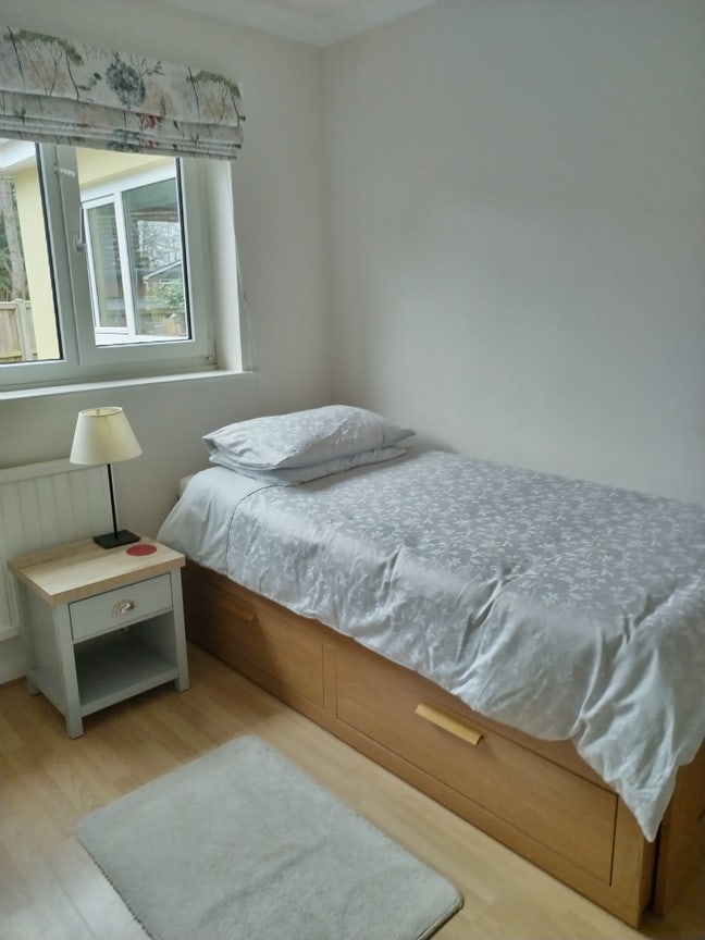 Single Room ideal for FullTime Worker Main Photo