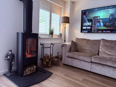 Double Room in Peaceful Luxury New Build Main Photo