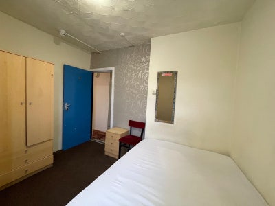 Double room available paid weekly  Main Photo
