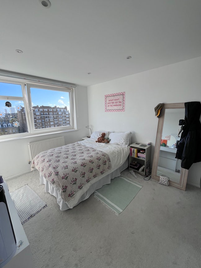 Urgent 3rd flatmate required Main Photo