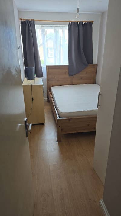 Double bed in single room for single occupancy  Main Photo