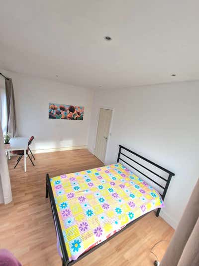 Large double room in Stunning apartment  Main Photo