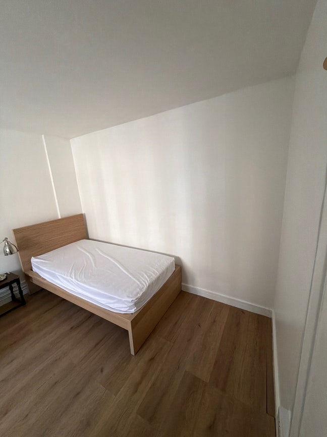 Room in quiet flat  Main Photo