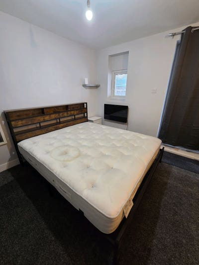 Self contained room for long term rent Main Photo