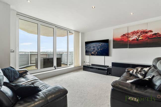  🌊 Stunning Double Room on the Thames (Free Gym) Main Photo