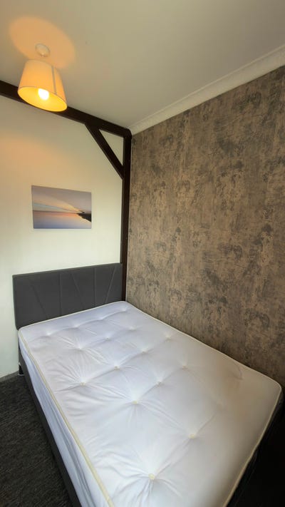 Fully furnitured en-suite doubleroom lovely house Main Photo