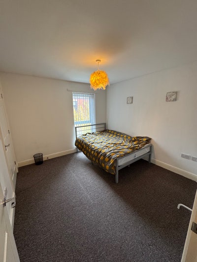 1 Room available for rent for a female in Salford Main Photo