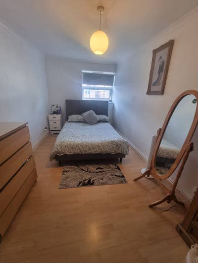 Perfectly located room in Hampton Court Main Photo