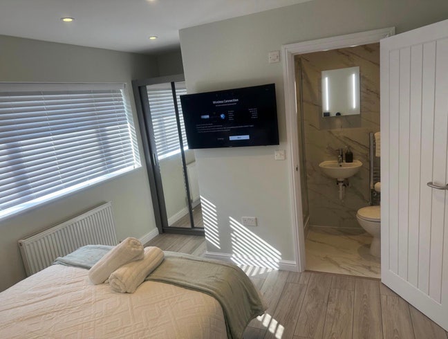 Double bedroom with En-suite Main Photo