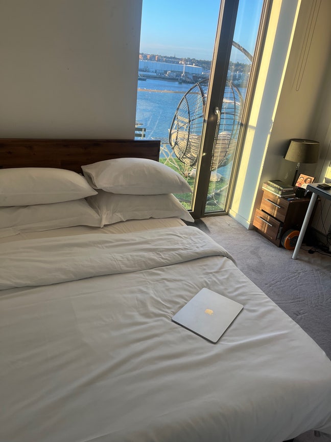 Luxury bedroom river views Main Photo