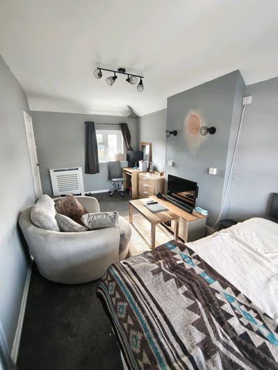 Double Room Available  Main Photo