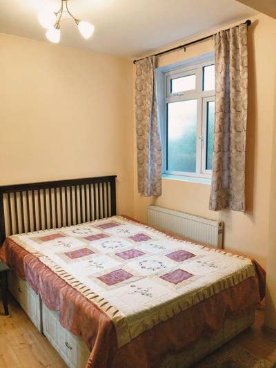 Girls Household / 800&pound; for a double bedroom Main Photo