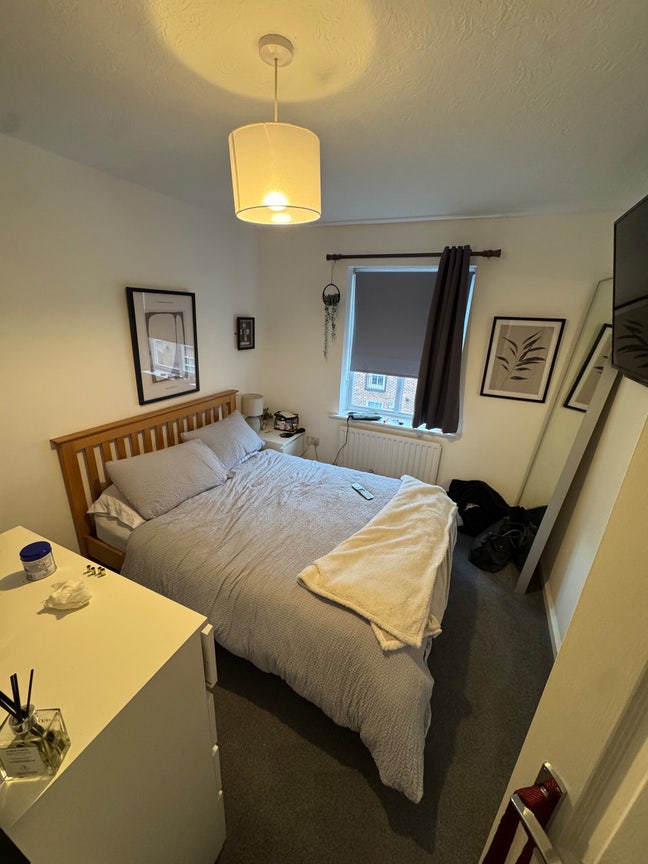 Private room + Bathroom in quiet house Main Photo