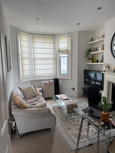 Modern 2 Bed Flat near Streatham Hill Station Main Photo
