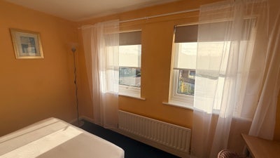 Large bright double room – all bills & full fibre Main Photo