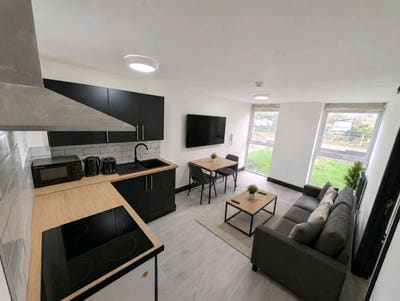 1 Bed Flats - All Bills Included - Free Parking  Main Photo