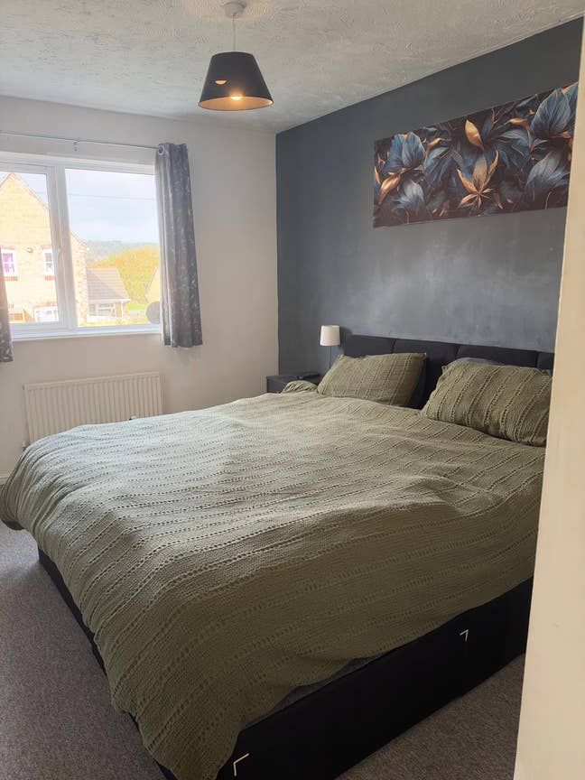  Spacious Master Bedroom Available  Main Photo