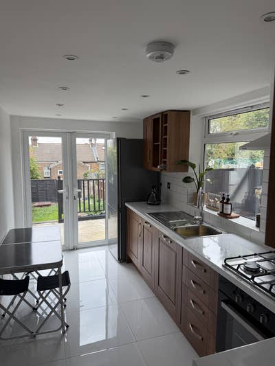 Large Modern double bedrooms city centre - M1 Main Photo