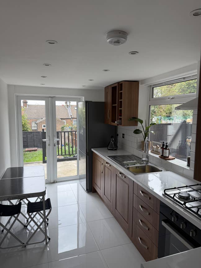 Large Modern double bedrooms city centre - M1 Main Photo