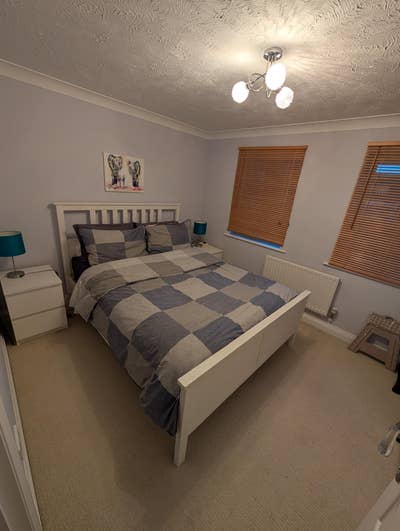 Mid week room to rent Main Photo