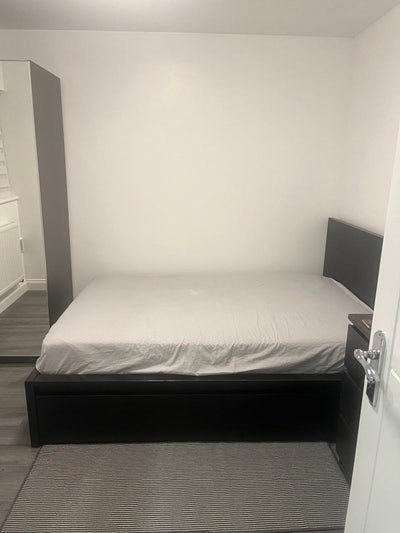 Double bedroom to rent in a house in West Cheshunt Main Photo