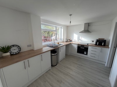 Large Double Room | Peaceful Home Main Photo