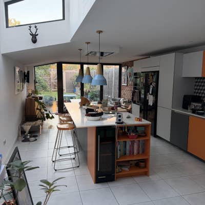 Spacious Double Room in Friendly Wimbledon Home –  Main Photo