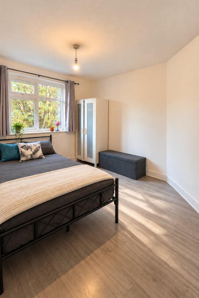 Spacious Double Room Available | Manor Park, E12 Main Photo