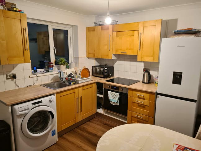 Large single room for rent  Main Photo