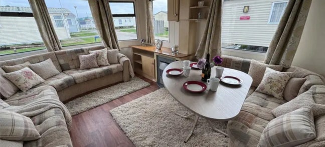 Bright spacious two bedroom caravan with sofa bed Main Photo