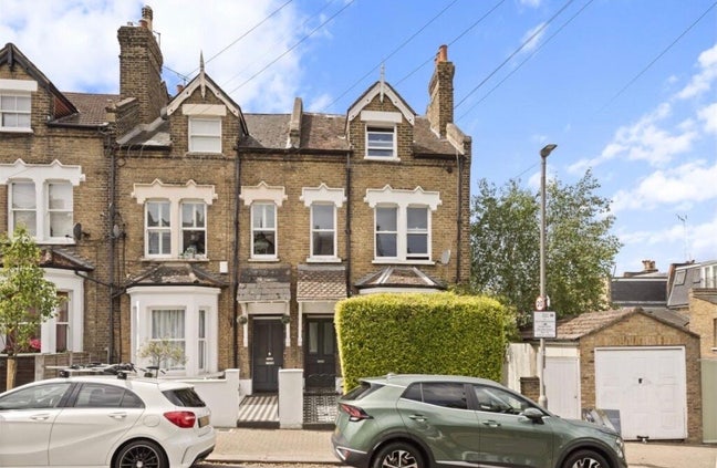 Spacious double bedroom in Wandsworth Town Main Photo