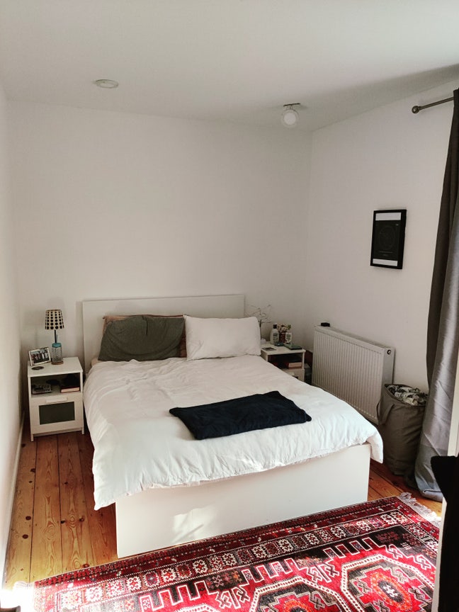 Two Rooms available in spacious well light flat Main Photo